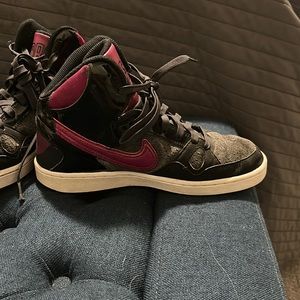 Women’s Nike Air Force Size 7.5